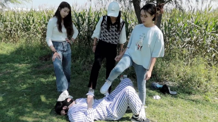 【超级女M】三女神苞米地处刑女奴