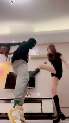 【秋秋】双S多双鞋暴力踢踹【双视角版】 bf21709