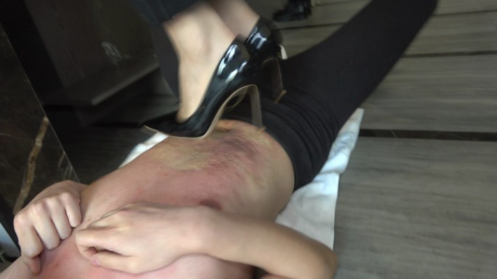 【彼岸花】双高跟狠踩贱狗 YC-230425-11