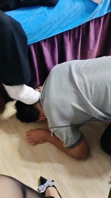 【天蝎女王】美容院开发素人恋足 JS22102301