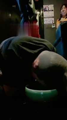 【白柔】KTV里面蹂躏废物狗