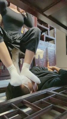 【沅芷大人】女白领无意识踩狗 bf19685