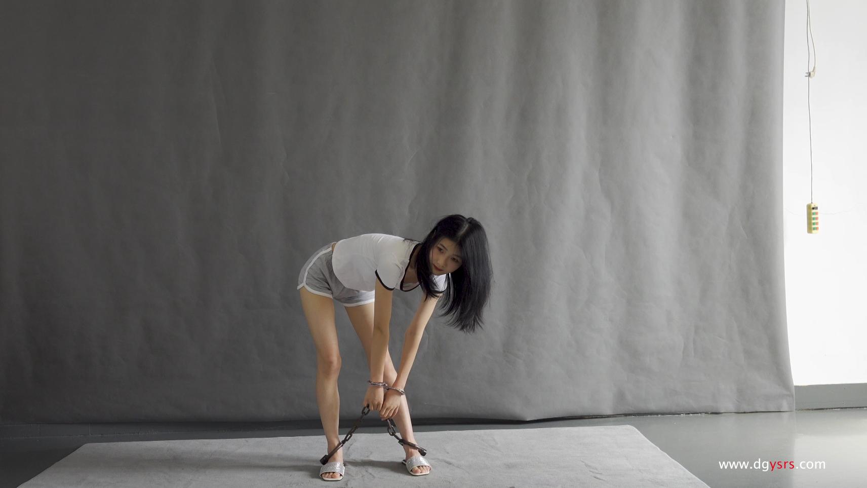 【艺束人生】2023_19期视频 模特欣玥首次体验镣铐