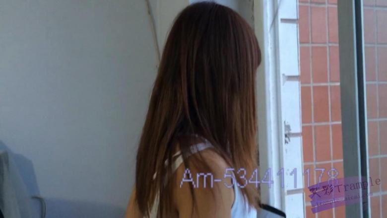 【极品典藏】这样的白丝可以玩一年么？秀足,鞋+偷拍+全身+背影