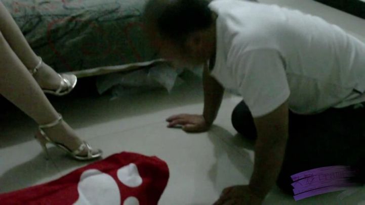 美少女惩治暴力男.