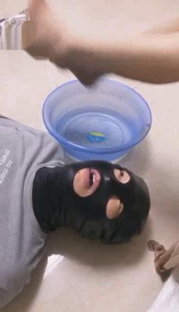 【冷柔s】高跟玉足口水水果盛宴羞辱两王八