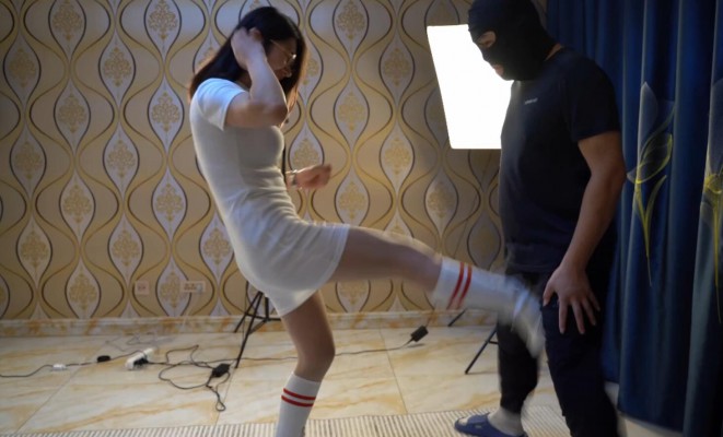 【W.K.T】—巍巍/圆圆双人踢碎色狼下体 YC-220725-4