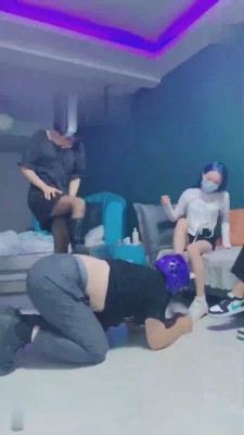 【精神小妹】多位素人tj群调群虐 bf17522