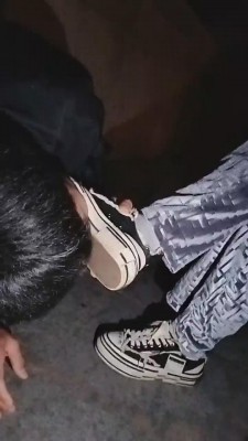 【刘二狗】素人户外踩踏舔鞋羞辱 bf11982