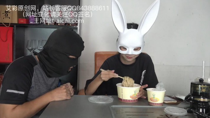 【樱女王】樱女王呕吐物调教老板，嚼烂的食物加口水口痰调教！YC-221012-2