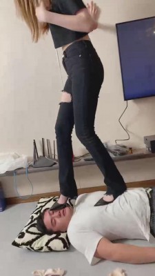 【二宝】素人车模全体重踩踏首调 bf11983