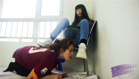 至尊LULU女女侮辱 校花儿大战之不打你，你骨头痒 G-NV-178