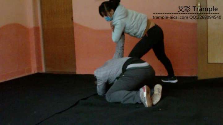 女子大生防狼术演练