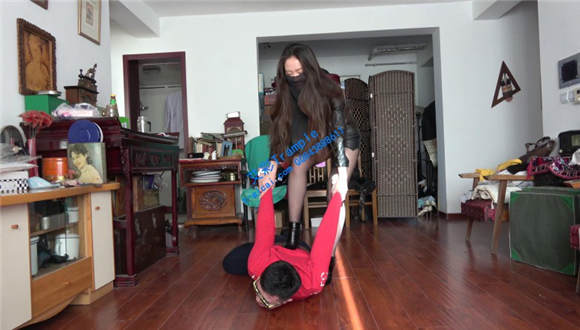 女杀手小雪的训练靶子