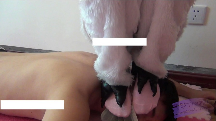 甜儿公主扮演外星人粉色棉袜虐踩地球人