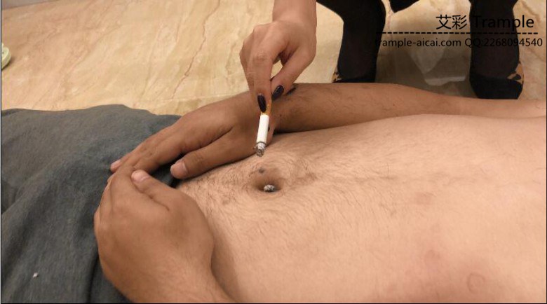 嘴上燃烧的蜡烛