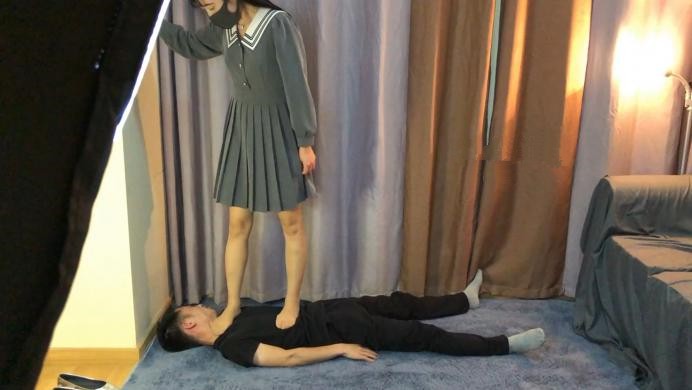 Kitty女王首调の丝足爆踩地毯