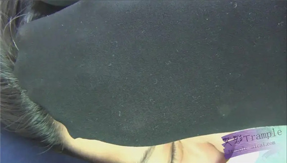 lulu女女 黑丝一带白球鞋踩女胖子,全重量踩脸 G-NV-91