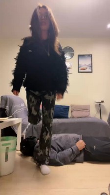 【小软】开发女同学踩踏 bf23034