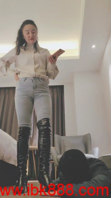 【飞扬女王】长靴御姐S碾压地毯 bf23561