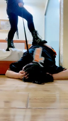 【甜沁】萝莉主短靴踩虐胖狗 bf23208