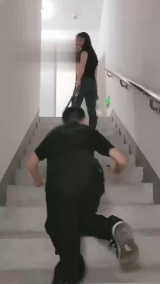 【美帝】御姐楼道遛狗 bf17774