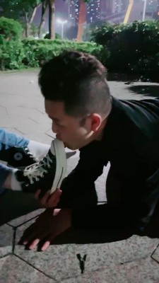 【雪琪琪】带素人闺蜜户外遛狗 bf22517