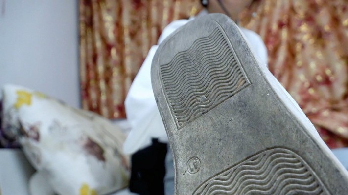 【校园女流氓】安诺白袜脚下羞辱贱奴POV