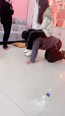 【精神小妹】教多名素人学生主玩sm bf20129