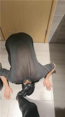 【爆爆】双奴争宠-跪舔长靴/抽耳光/踩踏胯下辱_HD绳艺资源