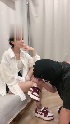 【筱月】车模运动鞋白袜美腿羞辱 bf18003