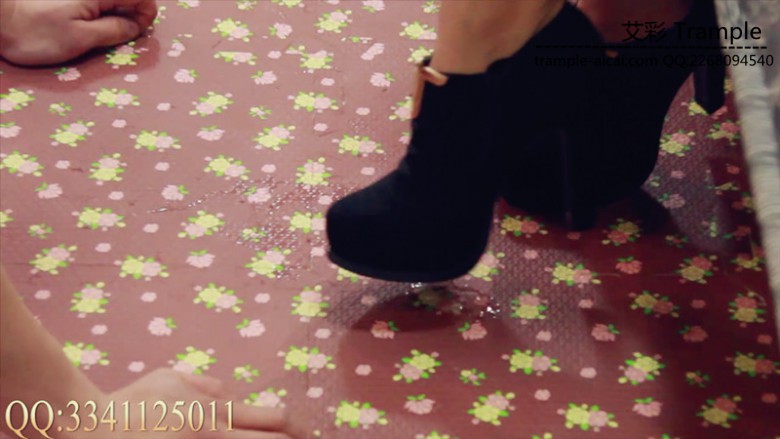 冥妃女主-脏鞋底口水羞辱