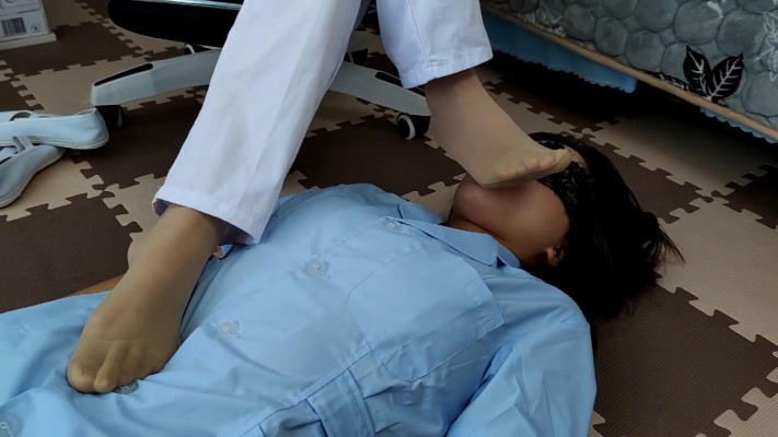 【00后蕬小乃】下班了先用原味肉丝脚挑逗女M YC-220105-7