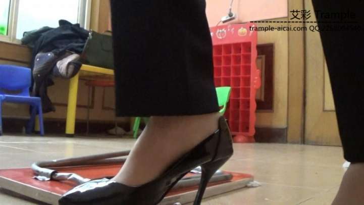 职业装木板压碎