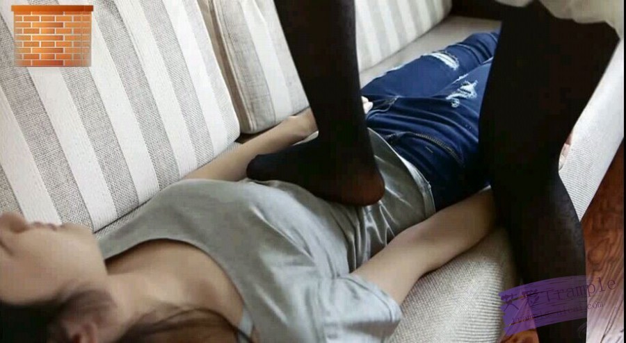 超级性感清纯大美女踩踏骑坐小美女G-NV-182