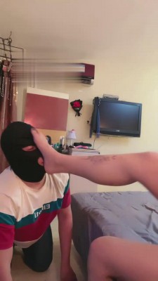 【初见】偷偷舔主人脚的下场 bf15413