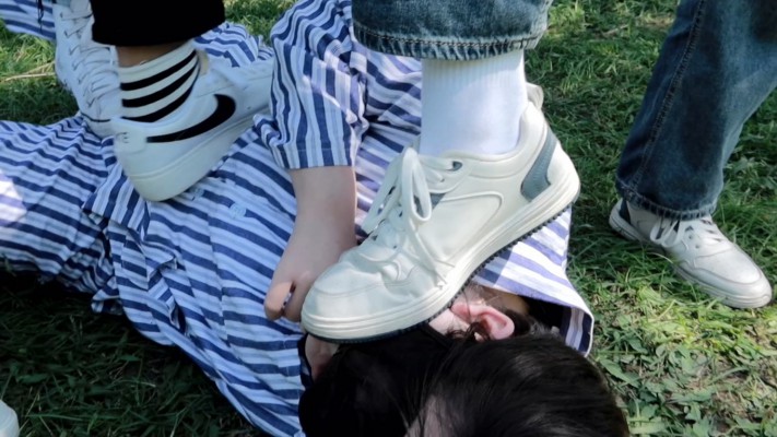 【超级女M】三女神苞米地处刑女奴