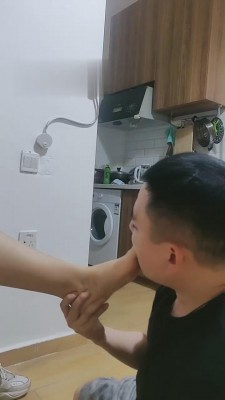 【嘉文】小白鞋原味棉袜羞辱邻居 bf15202