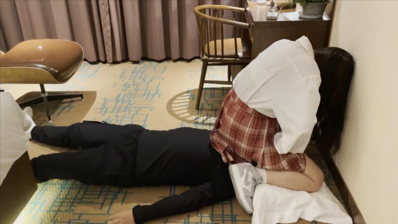 【子怡】JK白袜骑马坐脸 YC-201217-3