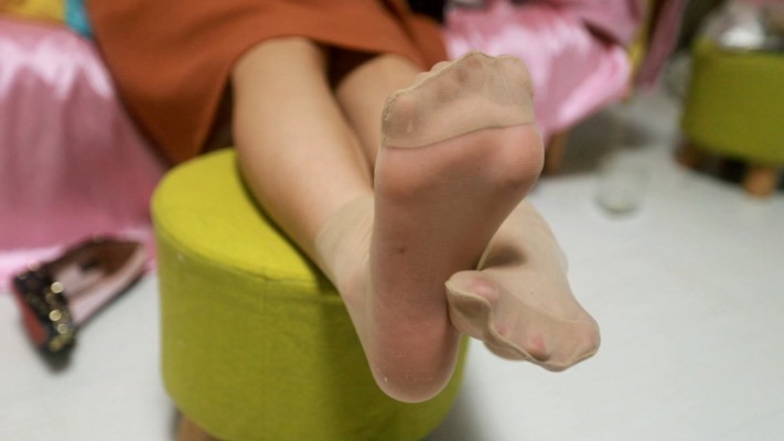 【芊芊】暴汗臭短肉丝pov语言羞辱脚奴