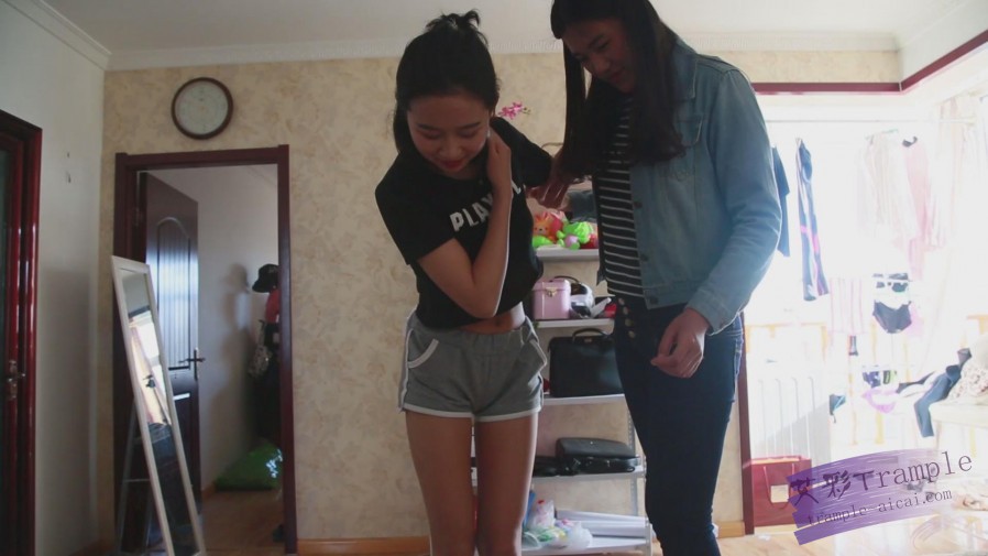 室长和艾丝一起让高一女生尝试做女王，事实证明。。。