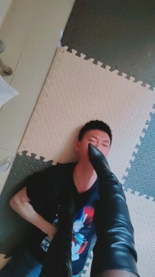 【魅影女神】长靴踩乳碾压 bf18837