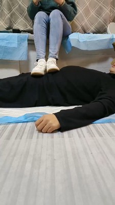 【咩祖】小白鞋全体重踩踏 bf22480_HD绳艺资源