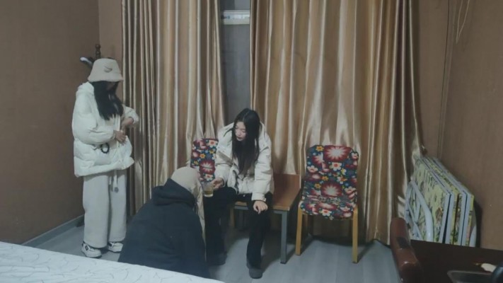 【最抗揍M】被素人精神小妹群调 bf23061