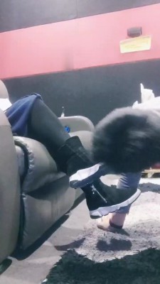 【敏敏郡主】电影院舔素人脏鞋【双视角版】 bf22171