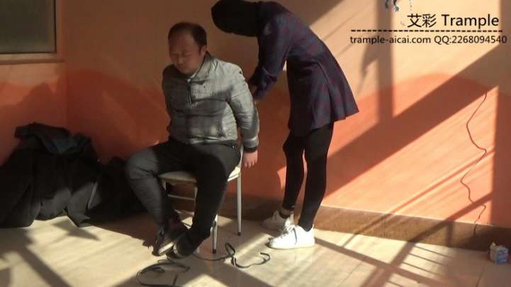 女绑匪劫财杀人