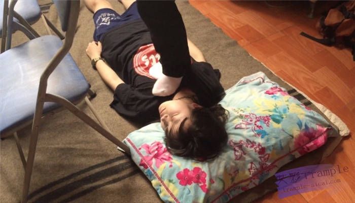 售房打工妹原味棉袜高跟重踩_HD绳艺资源