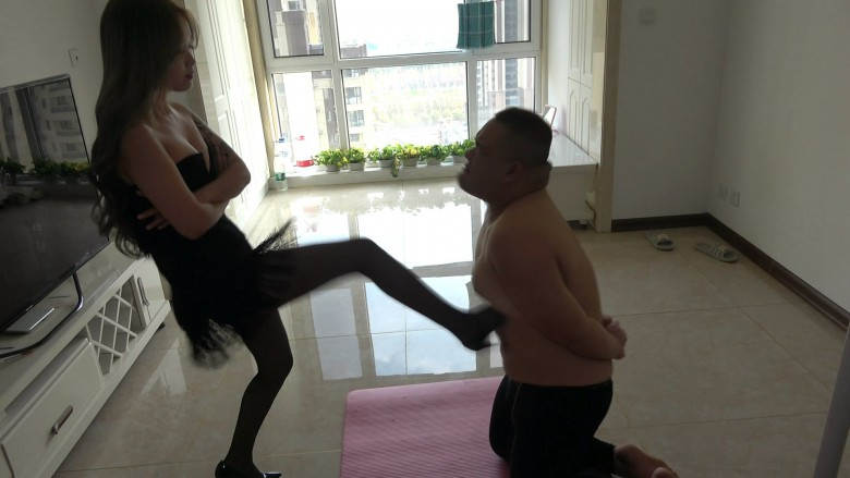 【冷柔】高鞋跟暴力扎踩，凶狠跳踩