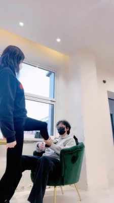 【大连小妮】奶茶店帆布鞋白袜踩帅哥 bf23369