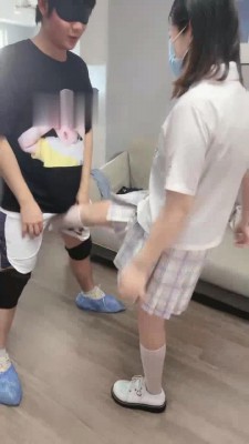 【欣欣】白丝萝莉主踢裆贱狗舔脚 bf17514_HD绳艺资源